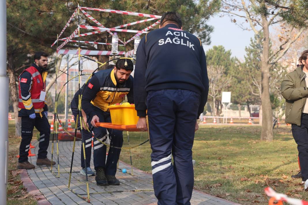 Yerde acıyla kıvranak yatan insanlar, kopan feryatlar! Konya'da görenler gerçek sandı! 10